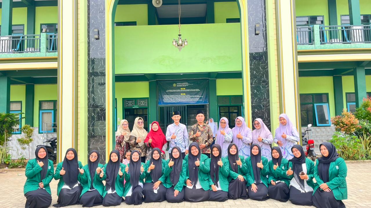 Penyerahan mahasiswa PLP ke sekolah mitra